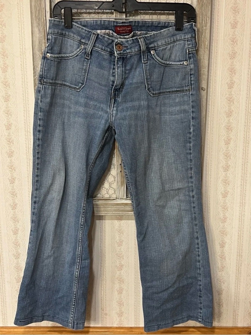 Levi's Women’s Light Blue Straight-Leg Jeans